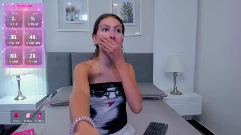 Snapshot of yeye_1 chatting on 03-21-26, 11:26 Yeye online show from 03-21-26, 11:26