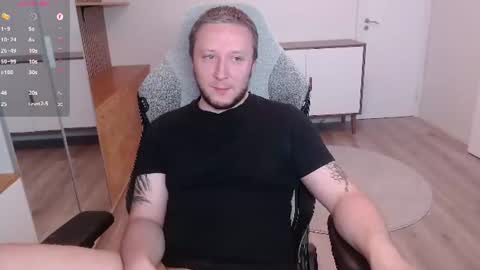 Snapshot of yhdxhy chatting on 06-22-26, 07:33 James online show from 06-22-26, 07:33