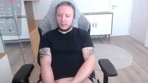Snapshot of yhdxhy chatting on 06-24-26, 10:14 James online show from 06-24-26, 10:14