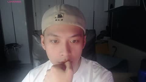Snapshot of yichen009 chatting on 07-22-26, 07:38 yichen009 online show from 07-22-26, 07:38