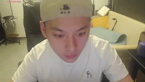 Snapshot of yichen009 chatting on 07-23-26, 10:24 yichen009 online show from 07-23-26, 10:24