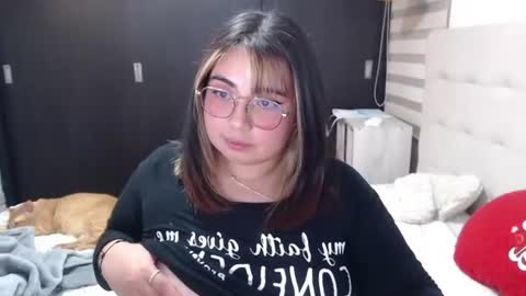 hii i am yini online show from 06-22-26, 04:20