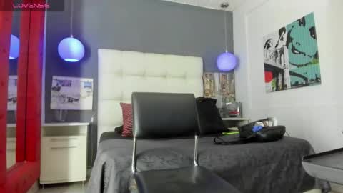 Yiyo online show from 12-20-25, 03:13