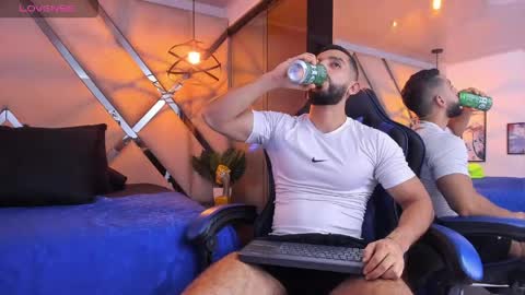 Yiyo online show from 04-25-26, 04:26