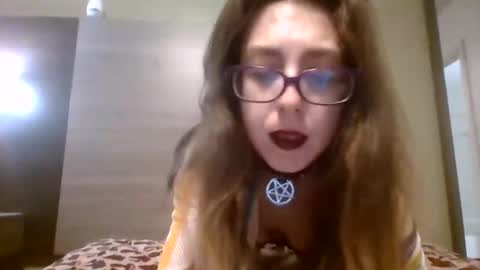 Snapshot of ykkrahs chatting on 11-17-25, 10:32 Alice Sharkky Sunshine Manson online show from 11-17-25, 10:32