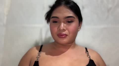 yllana love online show from 12-17-25, 12:11