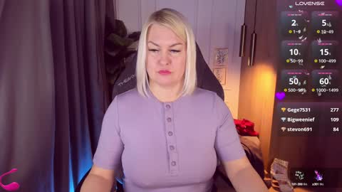 Snapshot of yolanda_kiss chatting on 01-26-25, 11:18 Yolanda online show from 01-26-25, 11:18