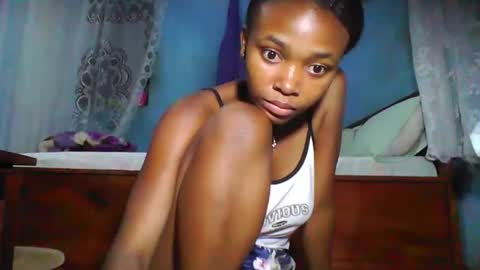 yolandrina05 online show from 11-14-25, 08:13