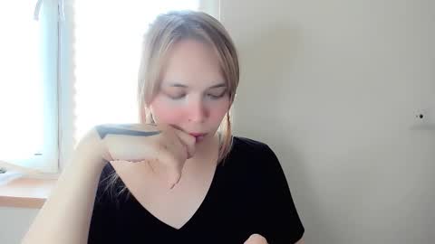 Snapshot of yomoyoo chatting on 02-14-25, 09:24 yomoyoo online show from 02-14-25, 09:24