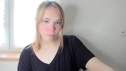 Snapshot of yomoyoo chatting on 02-15-25, 01:49 yomoyoo online show from 02-15-25, 01:49