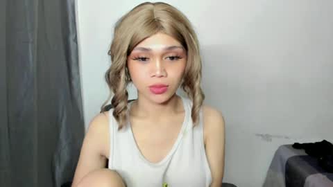 Snapshot of yonas_fucktoy chatting on 06-28-26, 03:29 yona online show from 06-28-26, 03:29