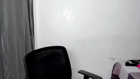 Snapshot of yonas_fucktoy chatting on 07-18-26, 02:05 yona online show from 07-18-26, 02:05