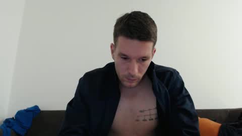 Snapshot of yone23 chatting on 10-29-25, 10:11 yone23 online show from 10-29-25, 10:11