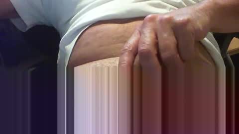 Snapshot of yoram4 chatting on 12-17-24, 01:38 Yoram online show from 12-17-24, 01:38