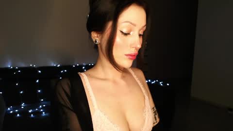 Snapshot of you_deserve chatting on 04-29-26, 08:37 Sophie online show from 04-29-26, 08:37
