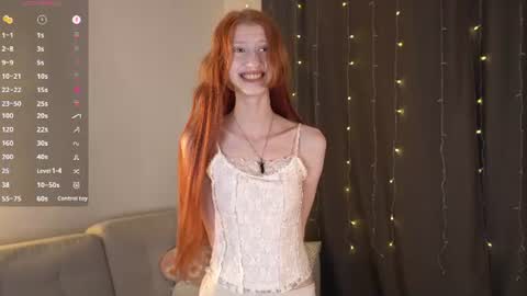 Snapshot of you_fell_in_love chatting on 07-09-26, 08:24 Elizabeth brunette -- Darline blonde online show from 07-09-26, 08:24