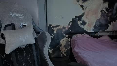 Snapshot of you_lika chatting on 05-19-26, 01:44 Lika online show from 05-19-26, 01:44