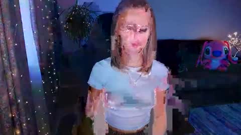 Snapshot of youdreamm chatting on 12-03-24, 12:38 Bella online show from 12-03-24, 12:38