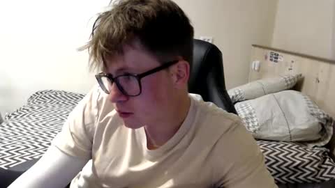 Max online show from 05-13-26, 03:42