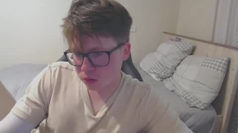 Max online show from 05-18-26, 06:52