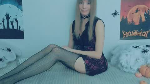 Snapshot of your_caramelka chatting on 10-28-25, 06:39 Lily online show from 10-28-25, 06:39