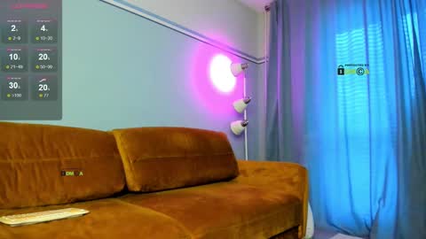 Snapshot of your_dream_alice chatting on 02-18-25, 02:06 Alice online show from 02-18-25, 02:06