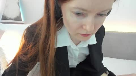 Snapshot of your_librarian chatting on 05-18-26, 08:42 Your Librarian online show from 05-18-26, 08:42