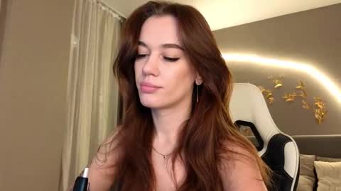 Jessica Loyd online show from 10-26-25, 02:28