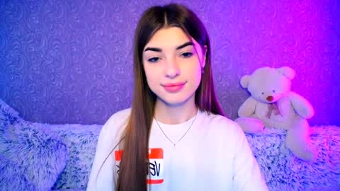 Snapshot of your_moon18 chatting on 12-14-24, 09:07 Zarina online show from 12-14-24, 09:07