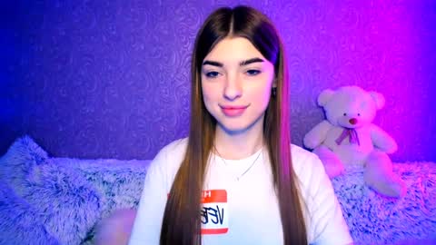 Snapshot of your_moon18 chatting on 12-14-24, 01:38 Zarina online show from 12-14-24, 01:38