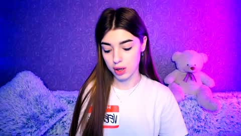 Snapshot of your_moon18 chatting on 12-15-24, 09:42 Zarina online show from 12-15-24, 09:42