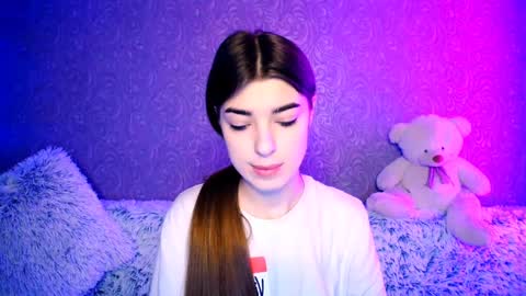 Snapshot of your_moon18 chatting on 12-17-24, 10:22 Zarina online show from 12-17-24, 10:22