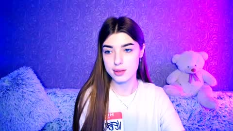 Snapshot of your_moon18 chatting on 12-18-24, 01:26 Zarina online show from 12-18-24, 01:26