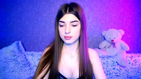 Snapshot of your_moon18 chatting on 12-19-24, 05:40 Zarina online show from 12-19-24, 05:40