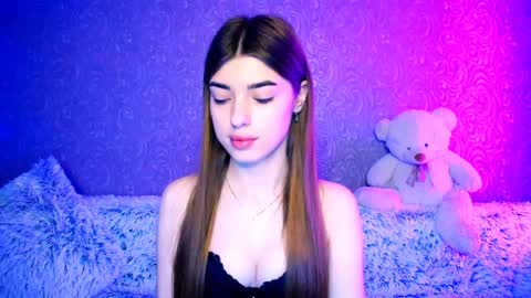 Snapshot of your_moon18 chatting on 12-20-24, 09:17 Zarina online show from 12-20-24, 09:17