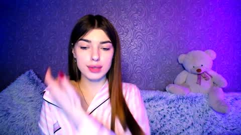 Snapshot of your_moon18 chatting on 01-08-25, 10:58 Zarina online show from 01-08-25, 10:58