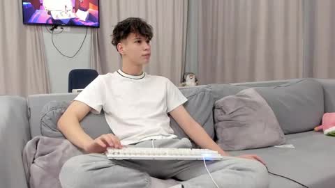 your_shy_guy online show from 02-12-25, 07:13