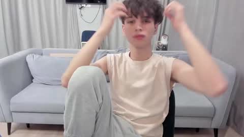 your_shy_guy online show from 02-13-25, 06:48