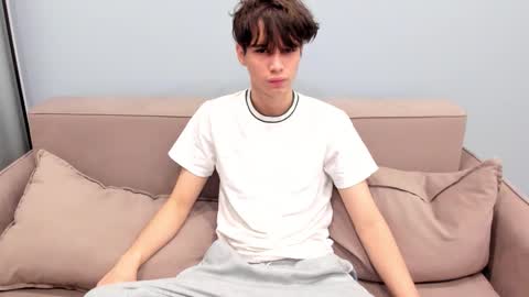 your_shy_guy online show from 11-19-25, 05:51