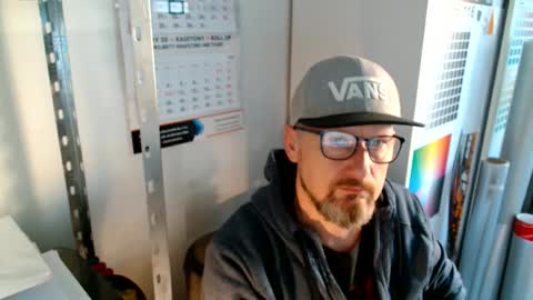 Snapshot of your_tipie chatting on 10-22-25, 07:52 your_tipie online show from 10-22-25, 07:52