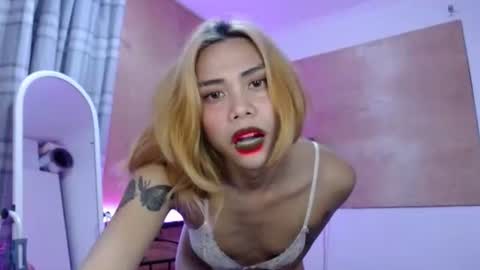 Snapshot of yourasianbigcock chatting on 10-28-25, 04:16 LEXI online show from 10-28-25, 04:16
