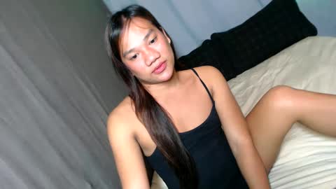 Snapshot of yourasiandream22 chatting on 02-02-25, 09:45 Divine online show from 02-02-25, 09:45