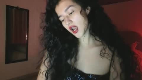 yourdreamgirl2025 online show from 04-14-26, 12:05