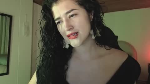 yourdreamgirl2025 online show from 05-14-26, 11:33