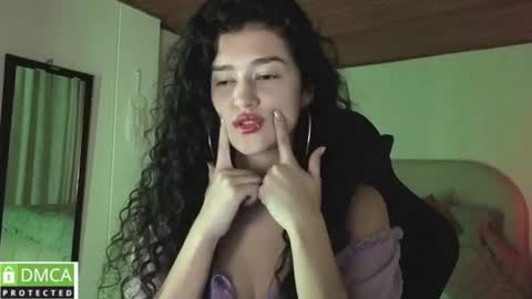 yourdreamgirl2025 online show from 06-17-26, 12:02