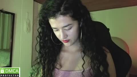 yourdreamgirl2025 online show from 06-18-26, 12:33
