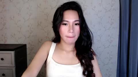 Snapshot of yourdreamgirlgwen chatting on 07-20-26, 05:37 GWENI online show from 07-20-26, 05:37