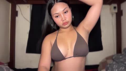 yourfantasyyy_ online show from 04-15-26, 07:54