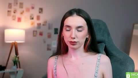 Snapshot of yourfrenchteacher chatting on 09-18-25, 08:33 Chloe online show from 09-18-25, 08:33