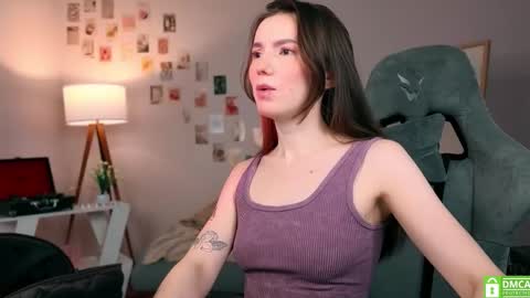 Snapshot of yourfrenchteacher chatting on 10-22-25, 06:02 Chloe online show from 10-22-25, 06:02